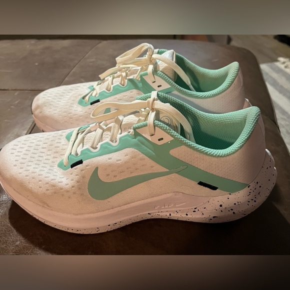 Nike Shoes - Nike Air Zoom Winflo 10 'White Emerald Rise' FN7106-100